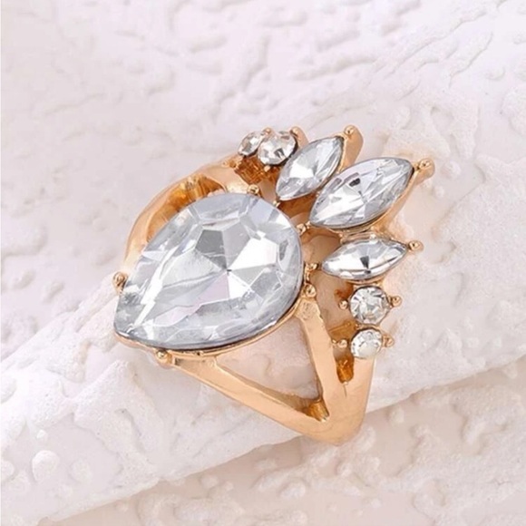 RHINESTONE PEAR SHAPED GOLD RING - Picture 3 of 3